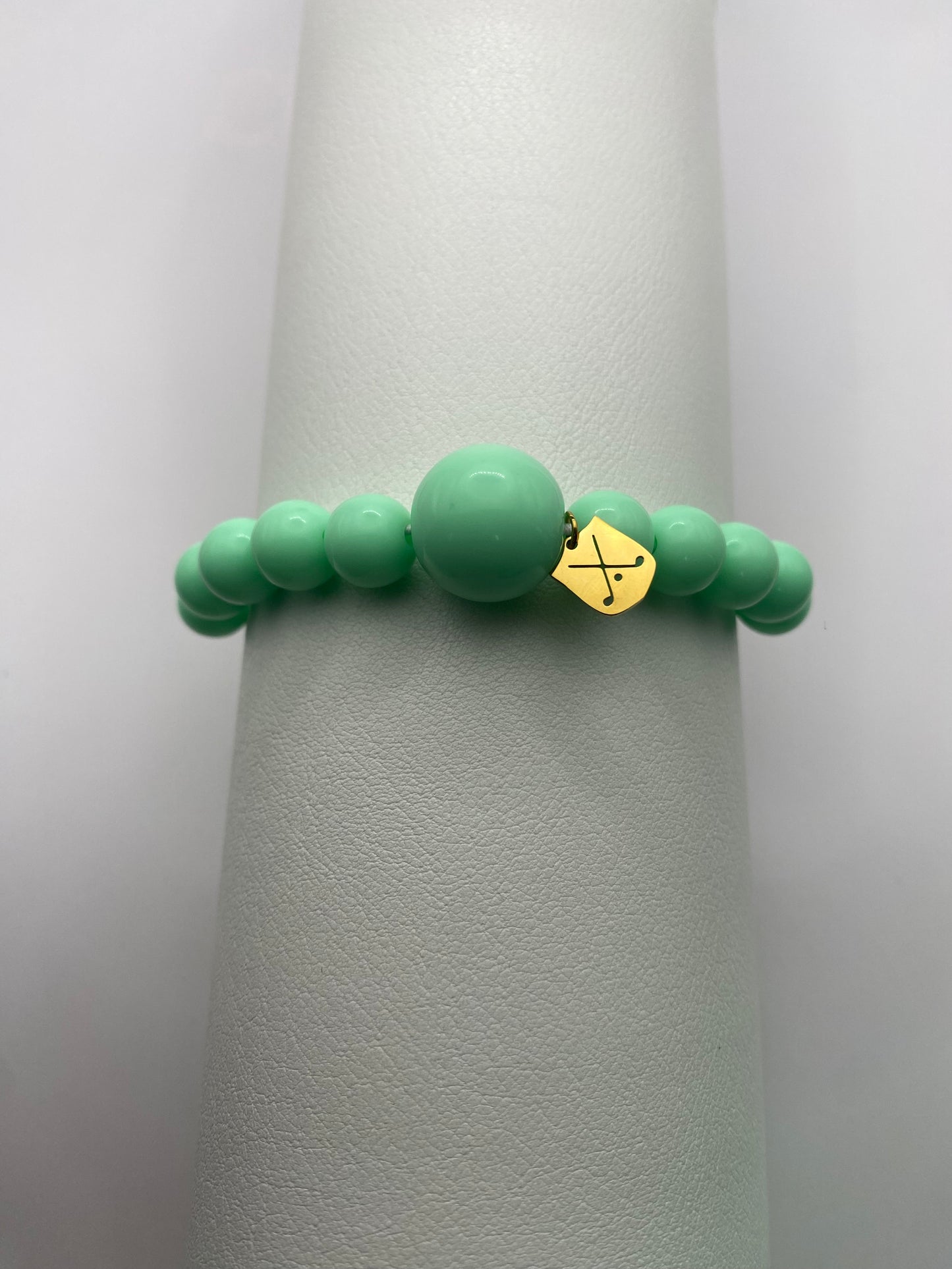 Golf Stroke Counter Bracelet - Light Green on Green - Medium Middle Bead LIMITED