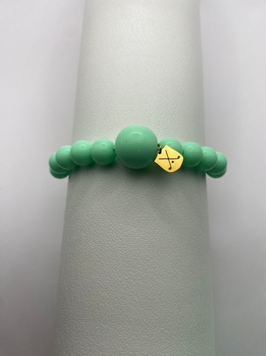 Golf Stroke Counter Bracelet - Light Green on Green - Medium Middle Bead LIMITED